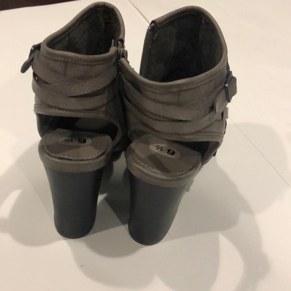 NEW open toed heels - Picture 4 of 4